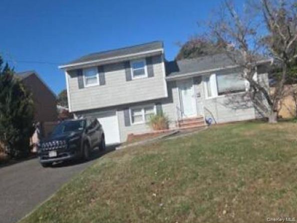 113 Wilherm Lane, West Islip NY 11795