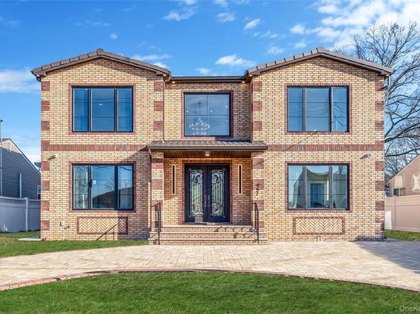 957 Dana Avenue, Valley Stream NY 11580