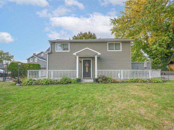 45 Jervis Avenue, Copiague NY 11726