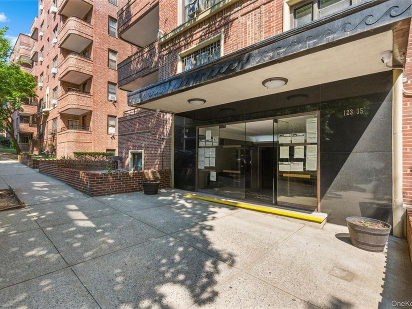 123-35 82nd Road 4D, Kew Gardens NY 11415