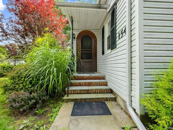 154 Cedar Road E, Mastic Beach NY 11951