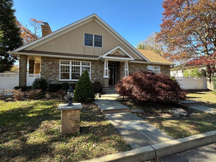 16 Oriole Place, Farmingville NY 11738