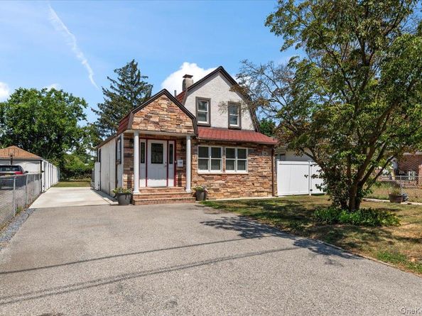 33 Prospect Avenue, Lynbrook NY 11563