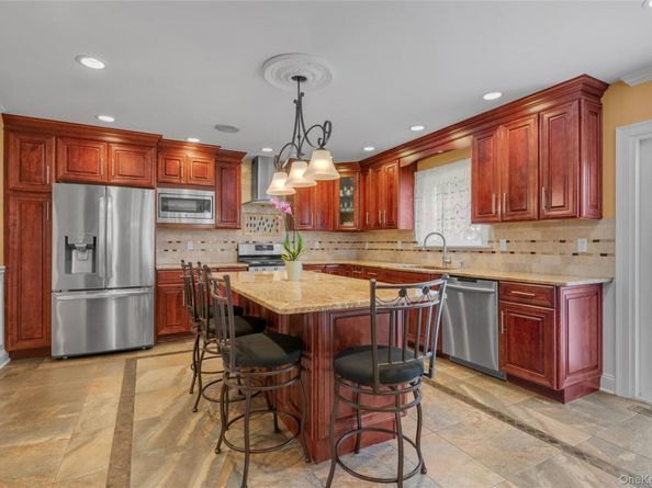 10 Field Avenue, Hicksville NY 11801