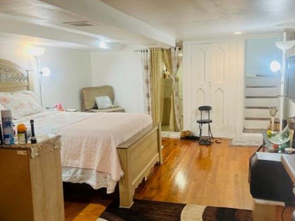 107-35 E Van Wyck Expressway, Jamaica NY 11435