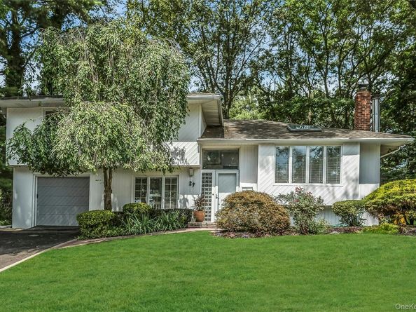 29 Elmwood Court, Plainview NY 11803