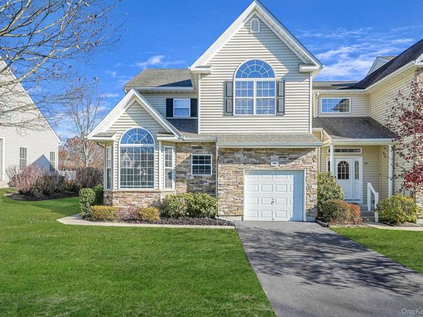 96 Manitou Trail 96, Kings Park NY 11754