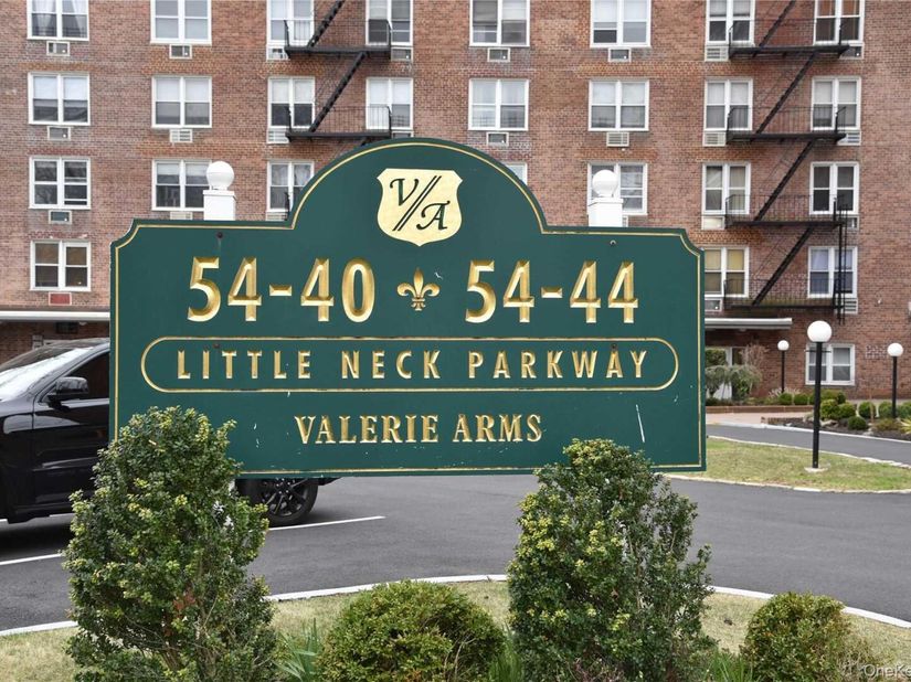 54-44 Little Neck Parkway 2D, Little Neck NY 11362