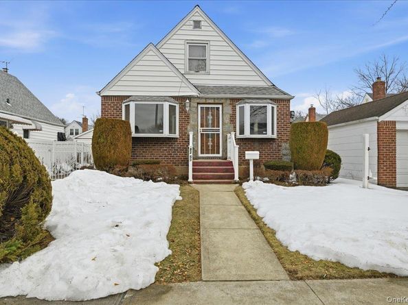 82-59 263rd Street, Floral Park NY 11004