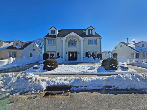 645 W Wyngate Drive W, Valley Stream NY 11580