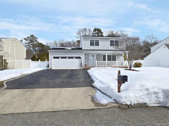 23 Apple Lane, Medford NY 11763