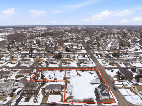 35 Weston Avenue, Deer Park NY 11729