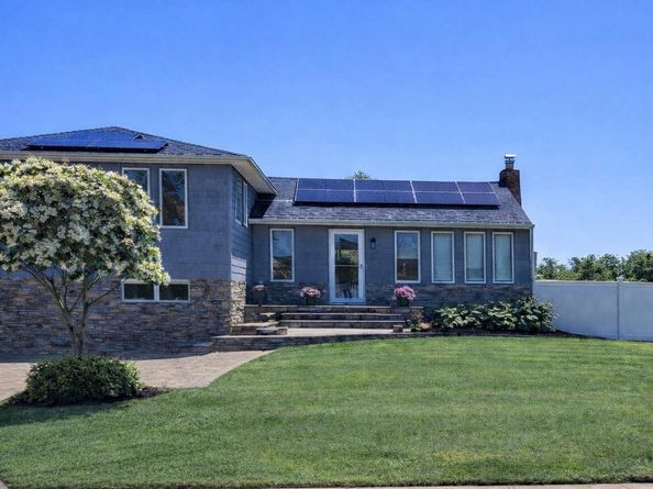 3938 Arthur Avenue N, Seaford NY 11783