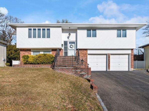 53 Beaumont Drive, Plainview NY 11803