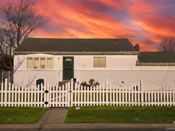 6 E Kissimee Road, Lindenhurst NY 11757