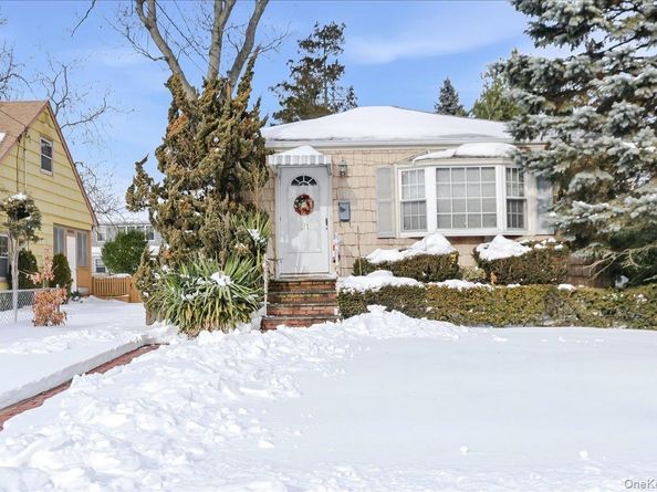 21 Chestnut Street, Massapequa NY 11758