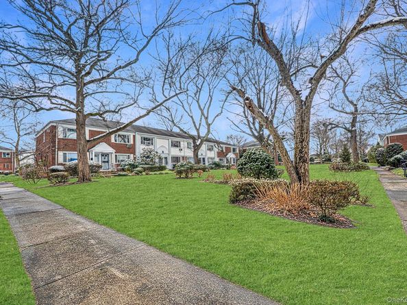 1346 Bell Blvd 211, Bayside NY 11360