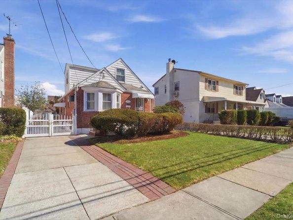 115-11 Parkway Drive, Elmont NY 11003