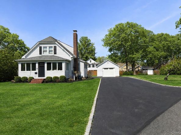 24 Pegs Lane, Riverhead NY 11901