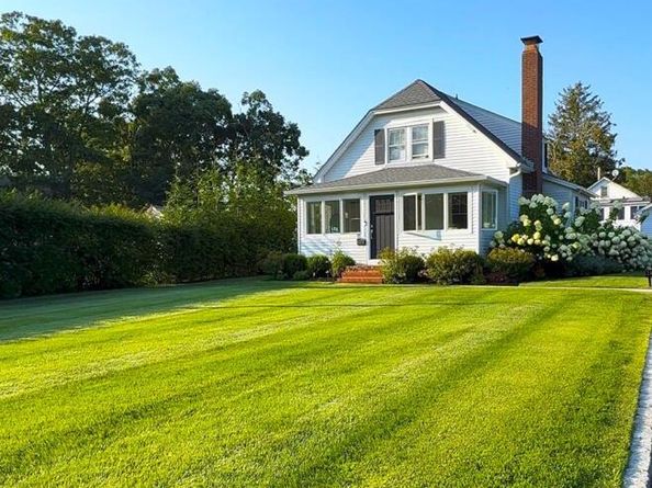 24 Pegs Lane, Riverhead NY 11901