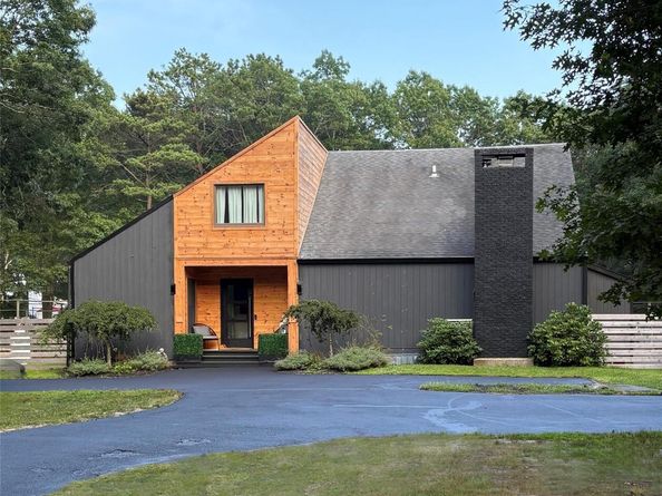 12 N Quarter Road, Westhampton NY 11977