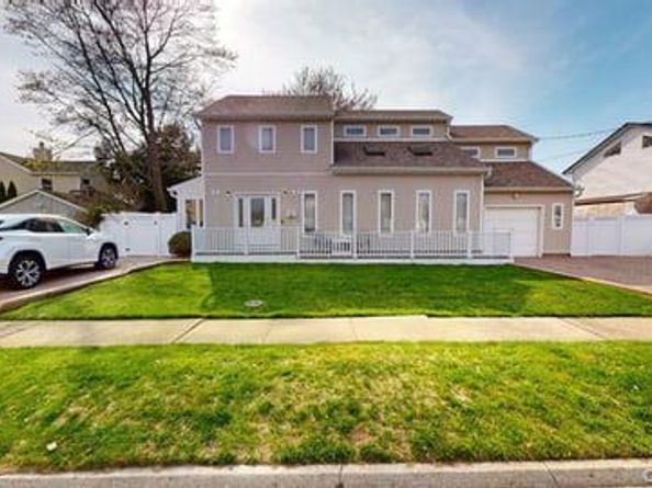 53 Coolidge Avenue, Amity Harbor NY 11701