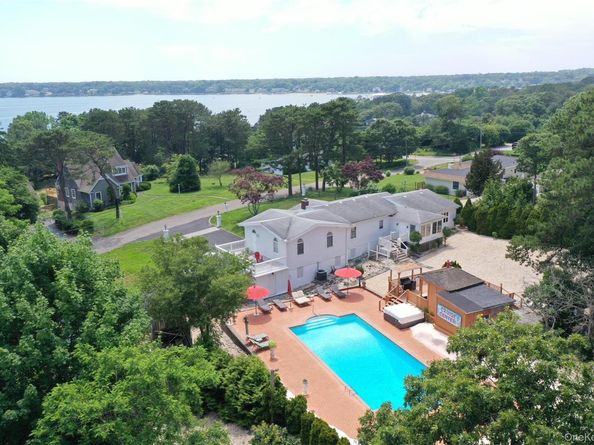 5 Huckleberry Lane E, Hampton Bays NY 11946