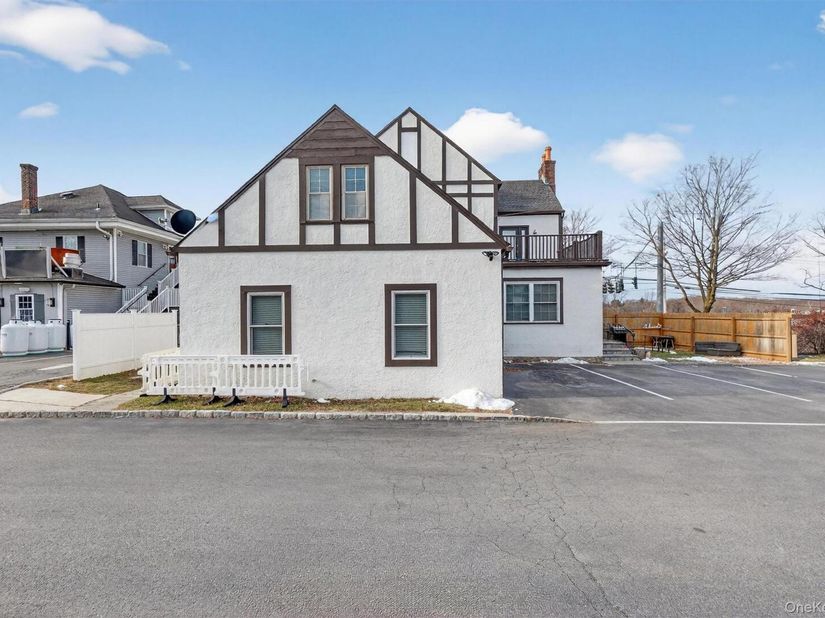 2002 E Main Street, Mohegan Lake NY 10547