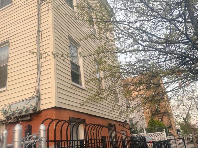 859 E 220th Street E, Bronx NY 10467
