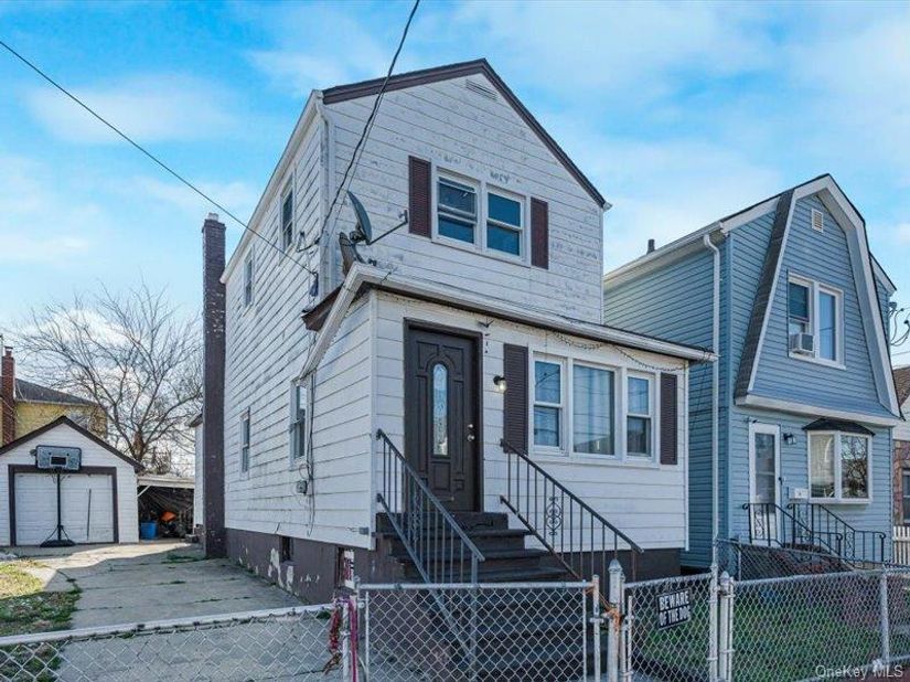 91 Elzey Avenue, Elmont NY 11003