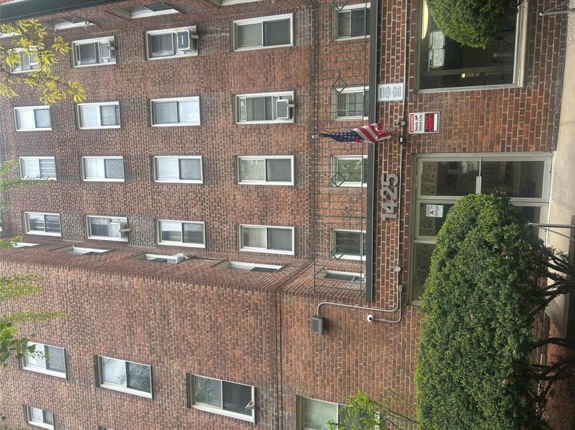1425 Thieriot Avenue 1J, Bronx NY 10460