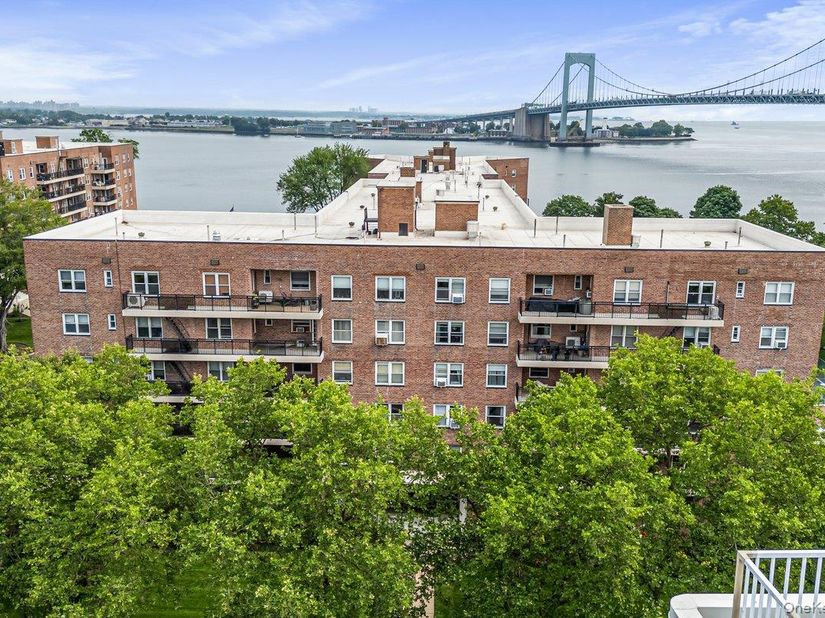 162-01 Powells Cove Boulevard 3N, Beechhurst NY 11357