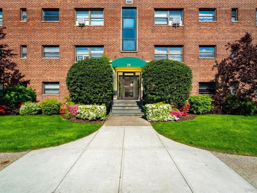 25 Shady Glen Court 2C, New Rochelle NY 10805