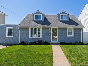 265 W Windsor Parkway