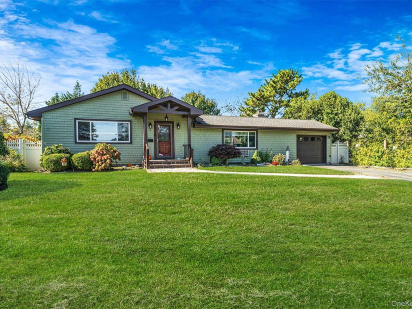 4 Starlight Drive, Commack NY 11725