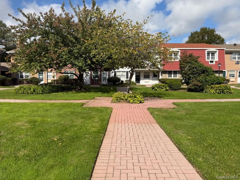 22 Springwood Drive, North Babylon NY 11703