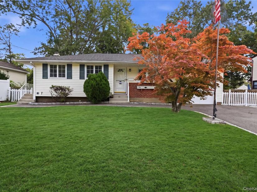 56 Prairie Drive, North Babylon NY 11703