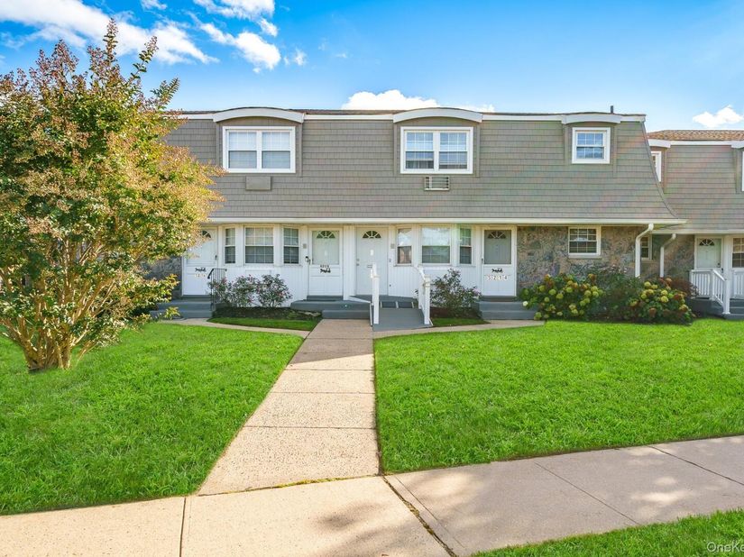 5215 Wilshire Lane 5215, Oakdale NY 11769