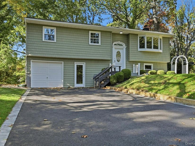 11 Marbeth Circle, Miller Place NY 11764