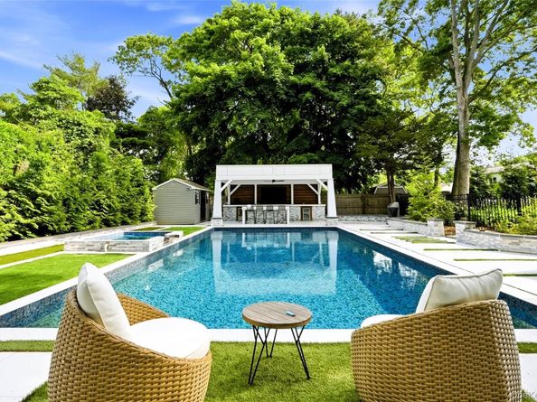 957 Gardiner Drive, Bay Shore NY 11706