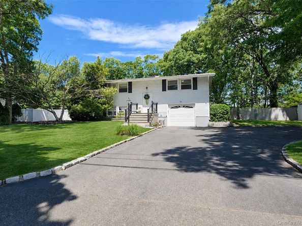15 Cabin Lane, East Setauket NY 11733