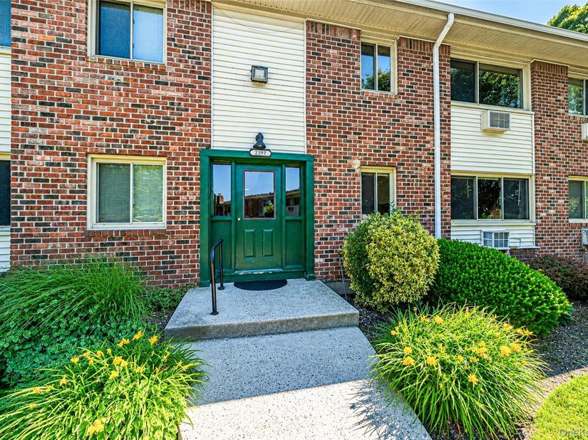 2397 union blvd 8a, Islip NY 11751
