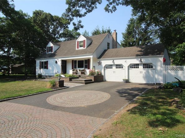 8 Woodbury Road, Farmingville NY 11738