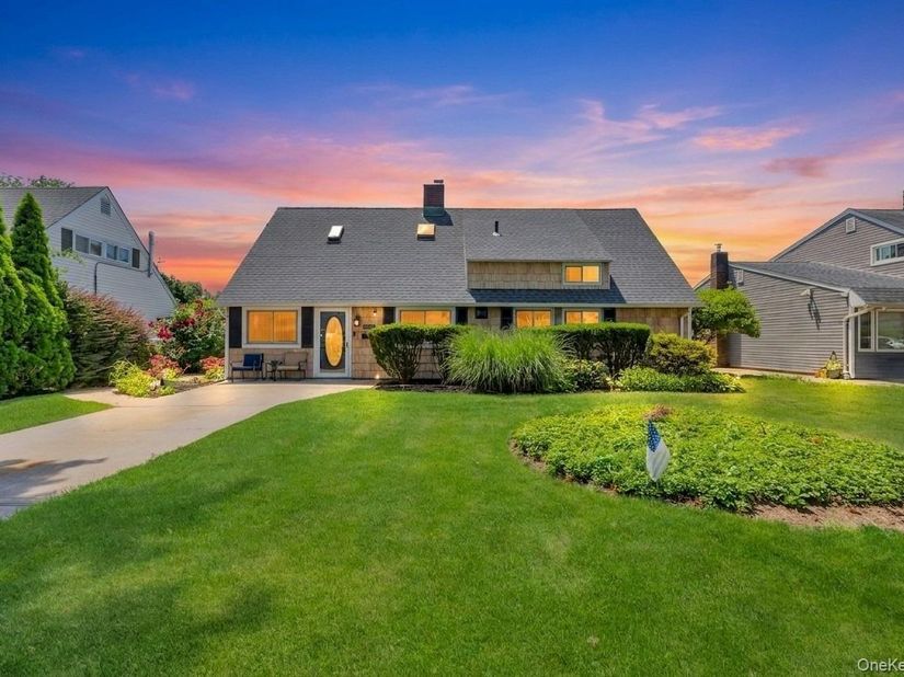 26 Berry Lane, Hicksville NY 11801