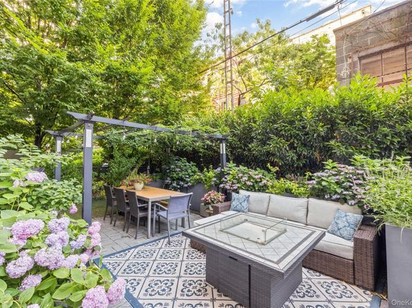 5-49 Borden Avenue 2B, Long Island City NY 11101
