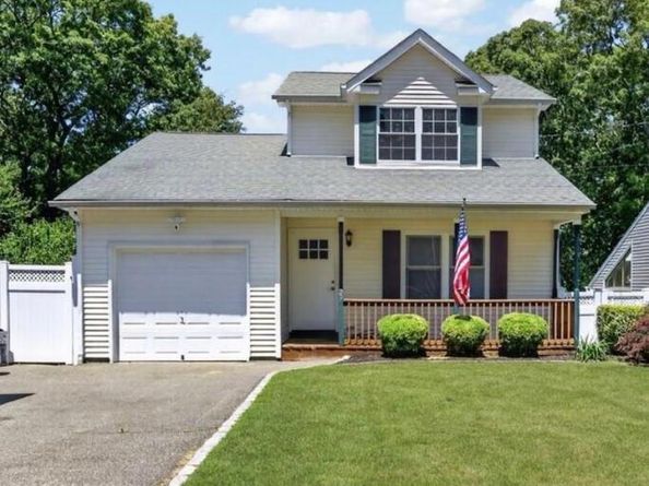 29 Beech Avenue, Farmingville NY 11738