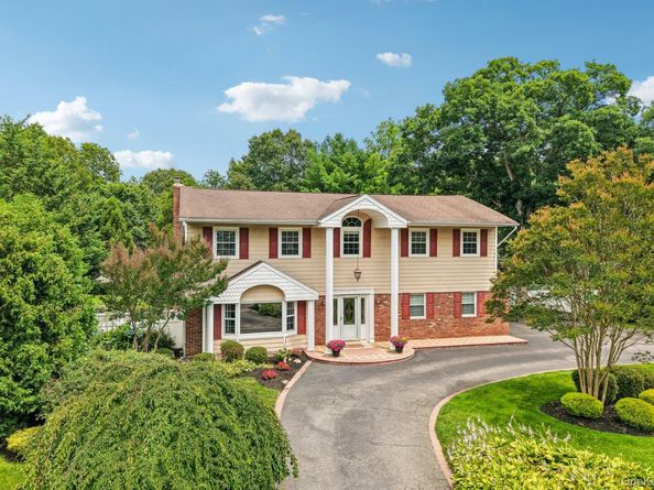 14 Thrush Court, East Northport NY 11731