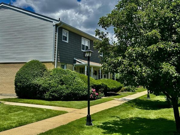 3922 Wilshire Lane H, Oakdale NY 11796