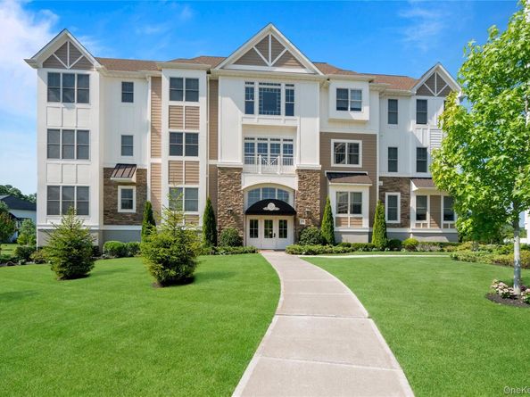 19303 Aspenwood Drive, Plainview NY 11803