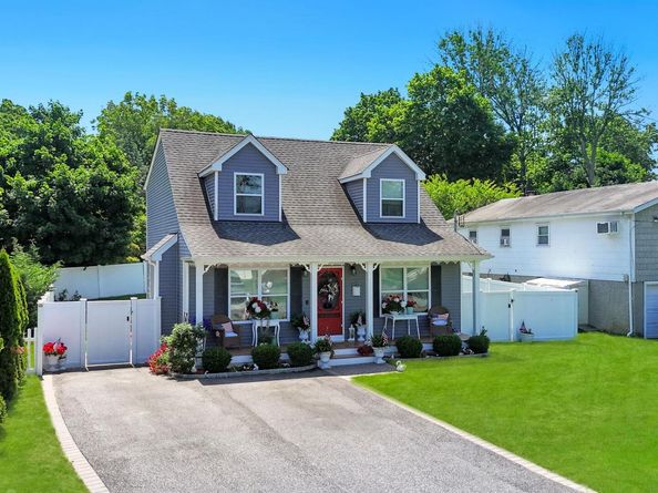 17 Walnut Road, Kings Park NY 11754